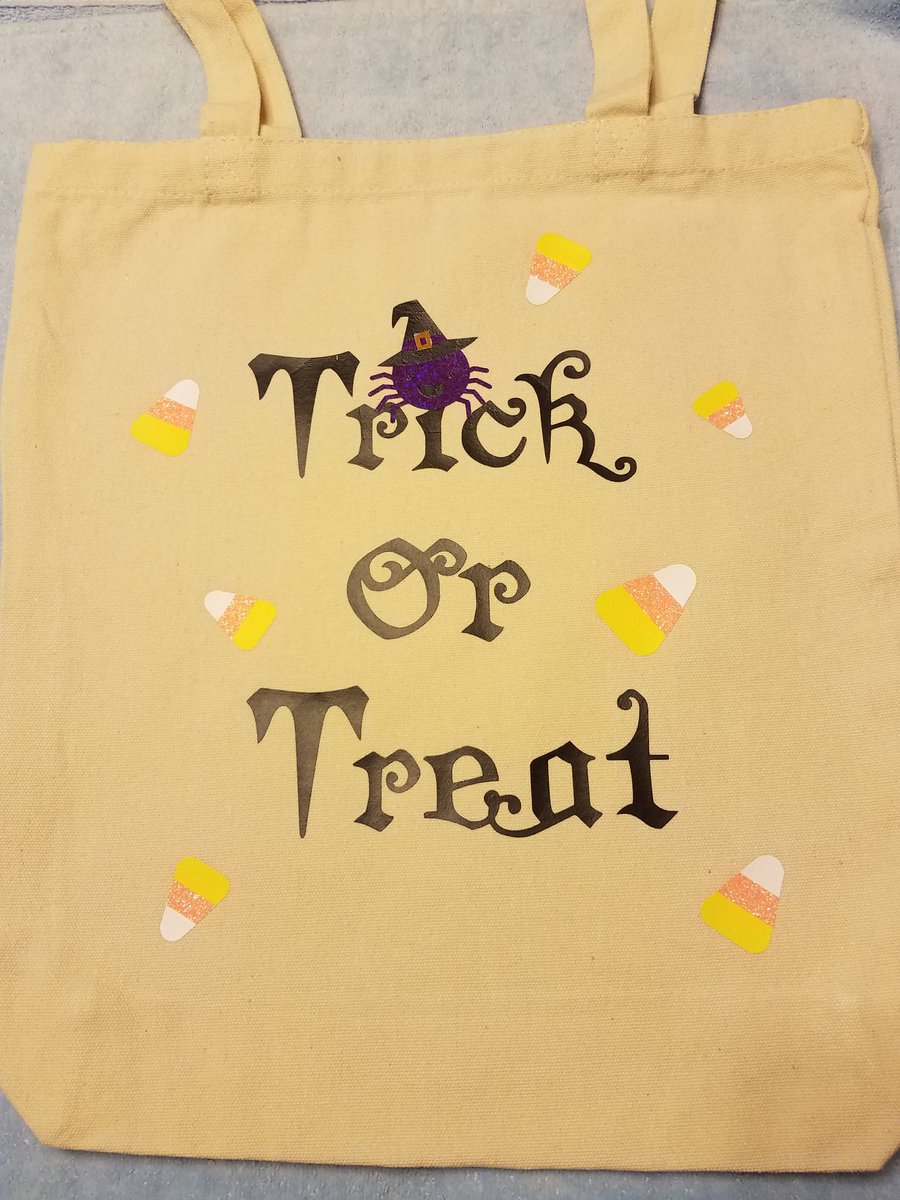 LeesCraftCorner's tweet photo. 🕷🍭Trick or Treat bags💀🍫 https://t.co/5Q4ZD54pkc