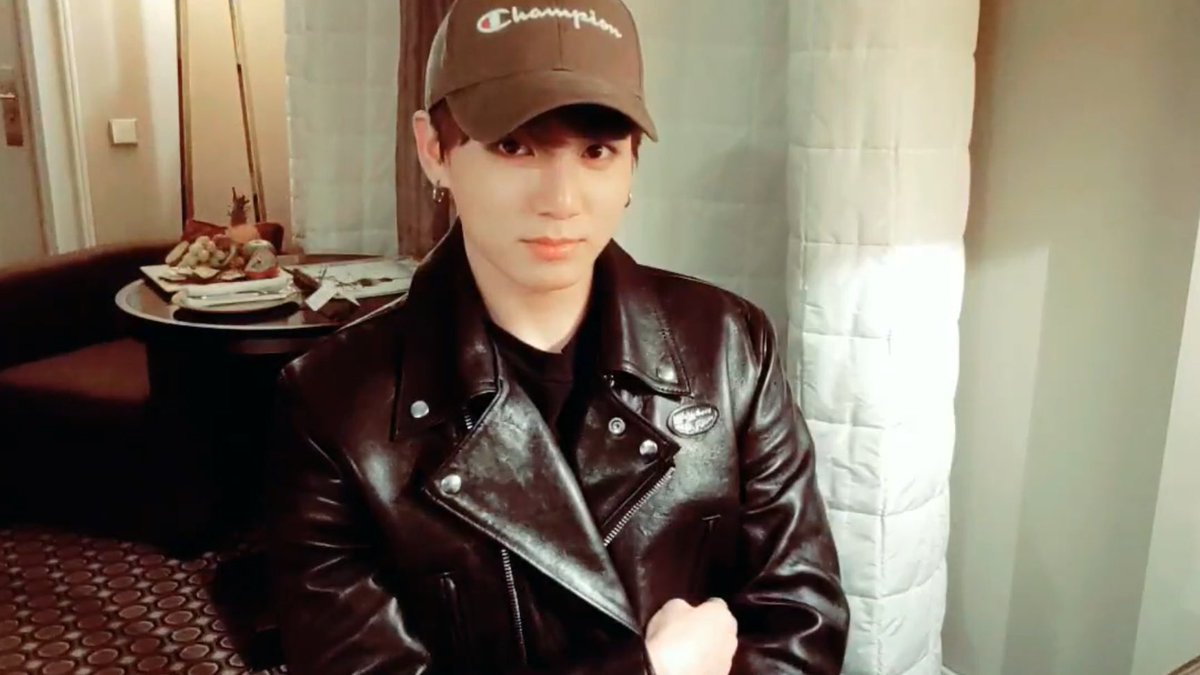 armyjjungkook's tweet photo. Bende diyorum ki
Bu görüntü gözüme nereden aşina https://t.co/yxXpEMJq03