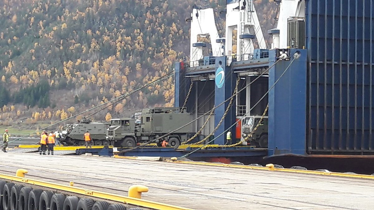 FUTER_ET's tweet photo. Ejercicio Trident Juncture 18 #TRJE18 llegada a #Noruega de la #BRIMZX @EjercitoTierra https://t.co/fbE2Rft5rT