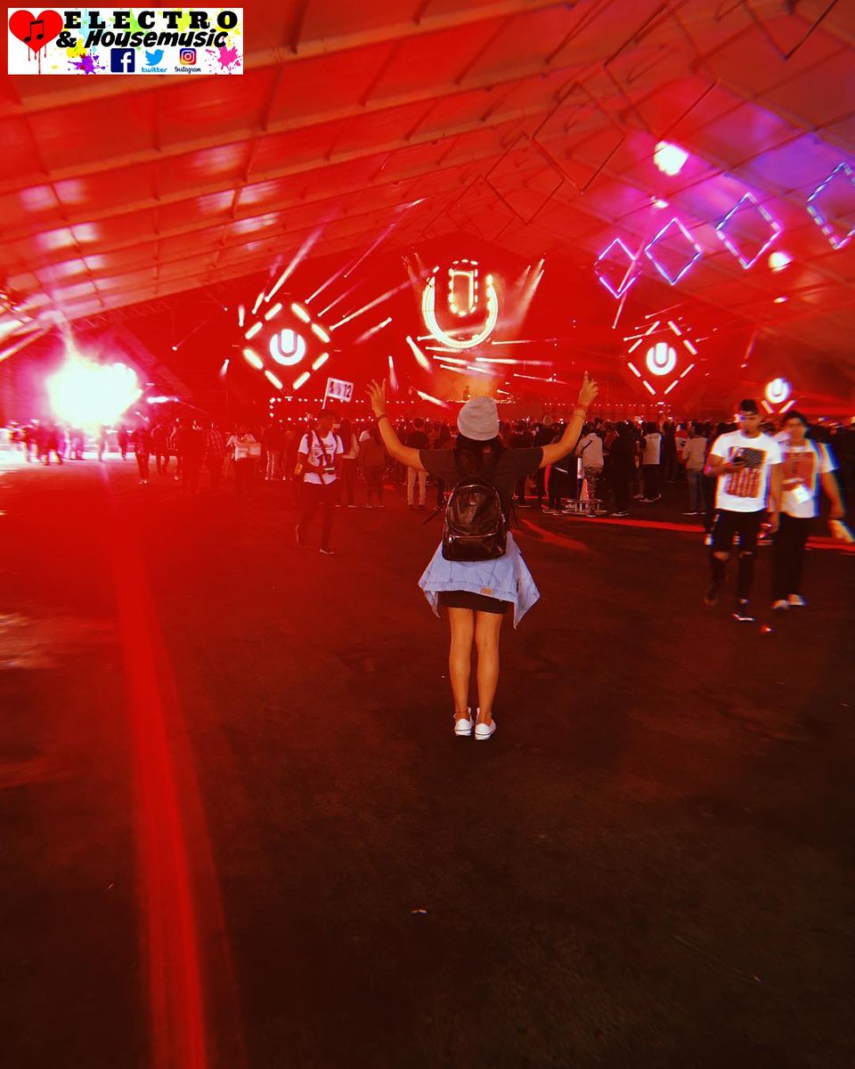 DJElectroHouseL's tweet photo. ¡ Deja que las luces te guíen! @Ultra_Peru 2018❤♫🔊🕺😍🙌👌🔥 #rtuperu #ultra2019 #RoadtoUltra
#electro #electronicmusic #tomorrowland #rave #edmlove #love #edm #ibiza #party #MusicFestival #partygirl #ravegirls #edclv2018 #EDMlife #Coachella
#dancemusic #dj #mainstage https://t.co/bWFNaxOR9U