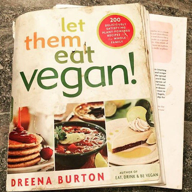 dreenaburton's tweet photo. #repostlove ❣️
The best compliment for a cookbook author??? A book that is THIS worn out! 😬
Thx @vegucated for the cookbook love! https://t.co/CAHu0FWUwd… #vegan #plantbased https://t.co/QGGOkbEViF