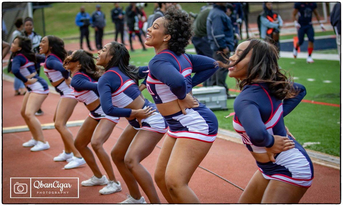 Asia_Marie341's tweet photo. my last, first home game 💙❤️#seniorseason https://t.co/tIED8LY2jG