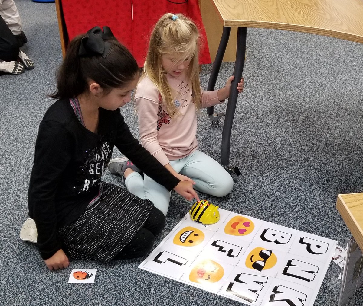 KidsRead2's tweet photo. Second graders @BauerschlagBest enjoy exploring makerspaces including our 3 new @BeeBot, thank you @ccisd_ef and @bmagdos! #CCISDlibs @CCISDLibrary #ccisdmaker https://t.co/Z7eb38er9B