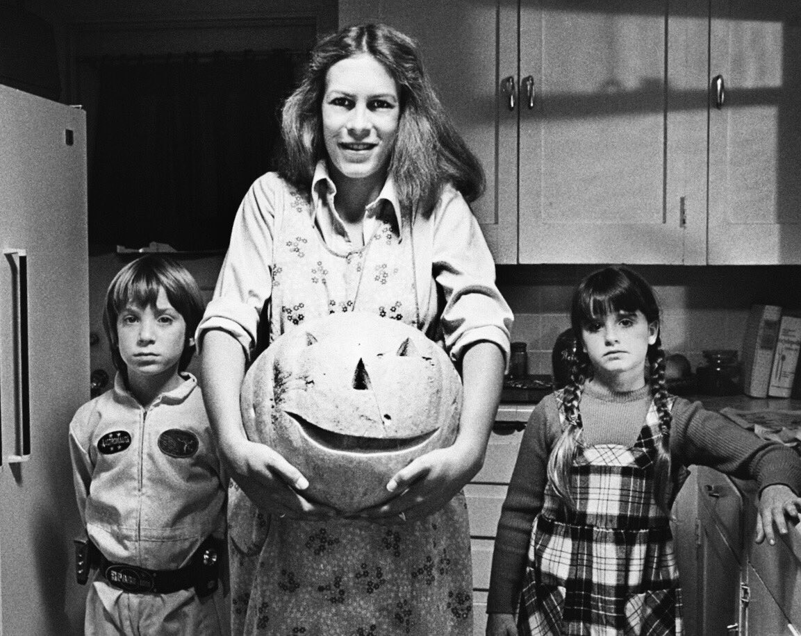 THIS SATURDAY (October 20)! Celebrate 40 years of John Carpenter’s HALLOWEEN at the Eagle Rock Recreation Center! With music by DJ Splyce, street food from The Grilled Cheese Truck, Wise BBQ, Achara, Boba Ni Taco &amp; more! streetfoodcinema.com #HalloweenMovie