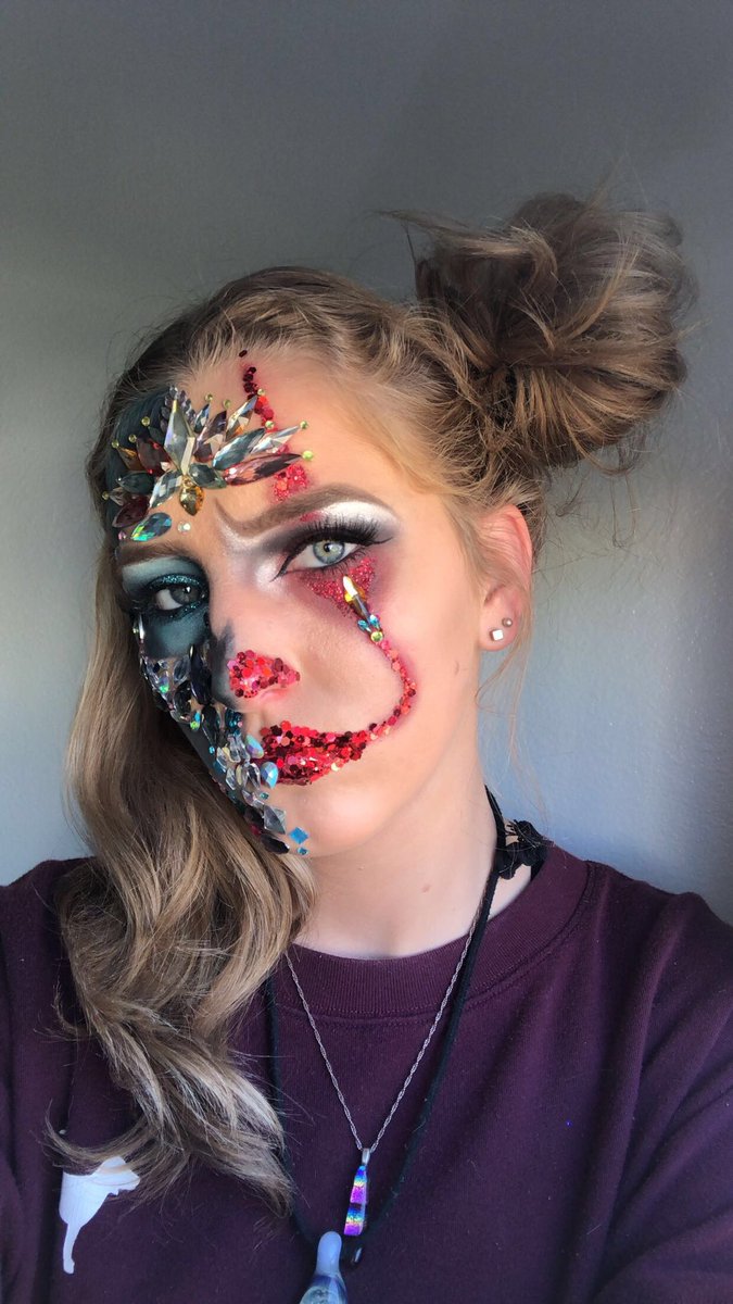 _Stephanie_Sims's tweet photo. insta saw it first but this is my halloween inspired look i created today!! 🕷👻🕸🎃 https://t.co/NGzEef6Xe7