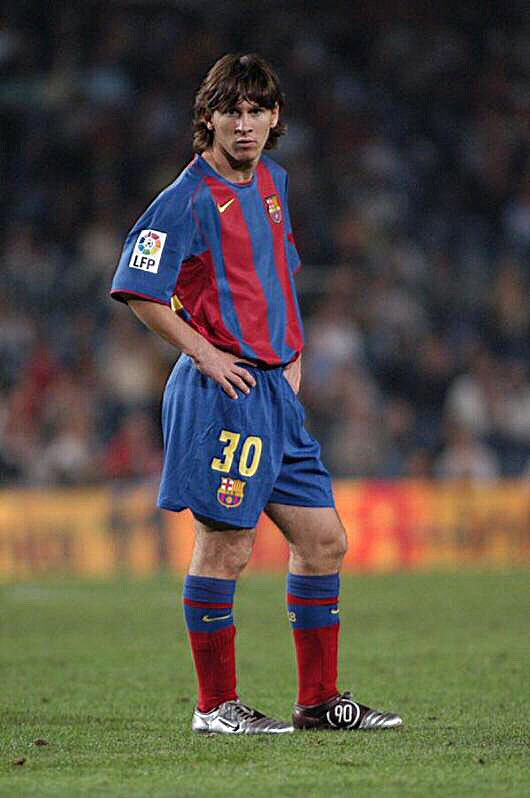 Debutó hoy hace 14 años y ya es:
-Máximo goleador Barça
-Máximo asistidor Barça
-Máximo goleador La Liga
-Máximo goleador selección
-Máximo goleador eliminatorias
-Jugador con más balones de oro
-Jugador con más títulos del Barcelona. 👏