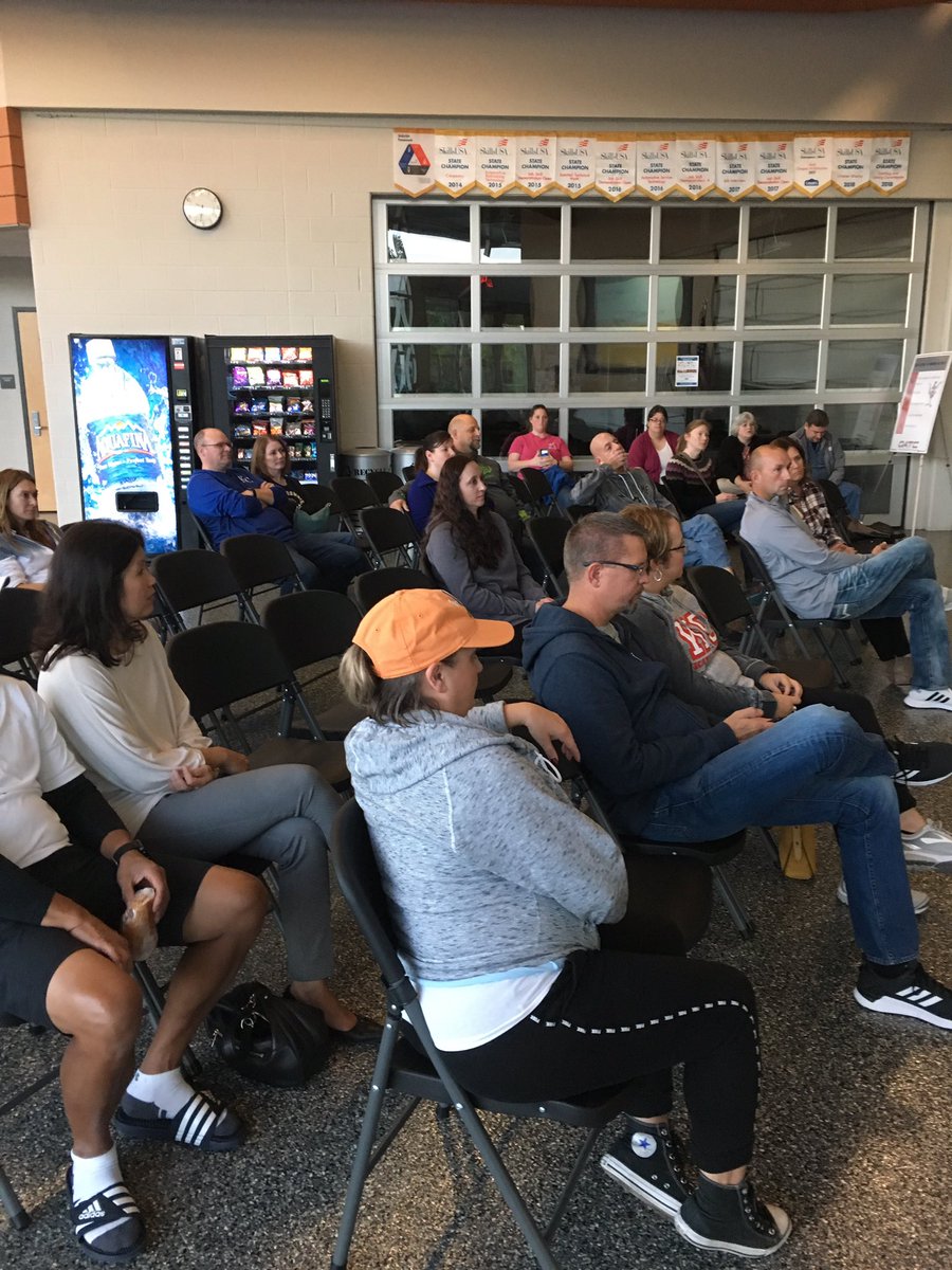 amclainoatc1's tweet image. @OATCRoadrunners want thank  all of our parents that attended our 2nd Quarter Parent Meeting this evening.  We are so thankful to have such supportive parents! @OlatheCTE #OATCProud