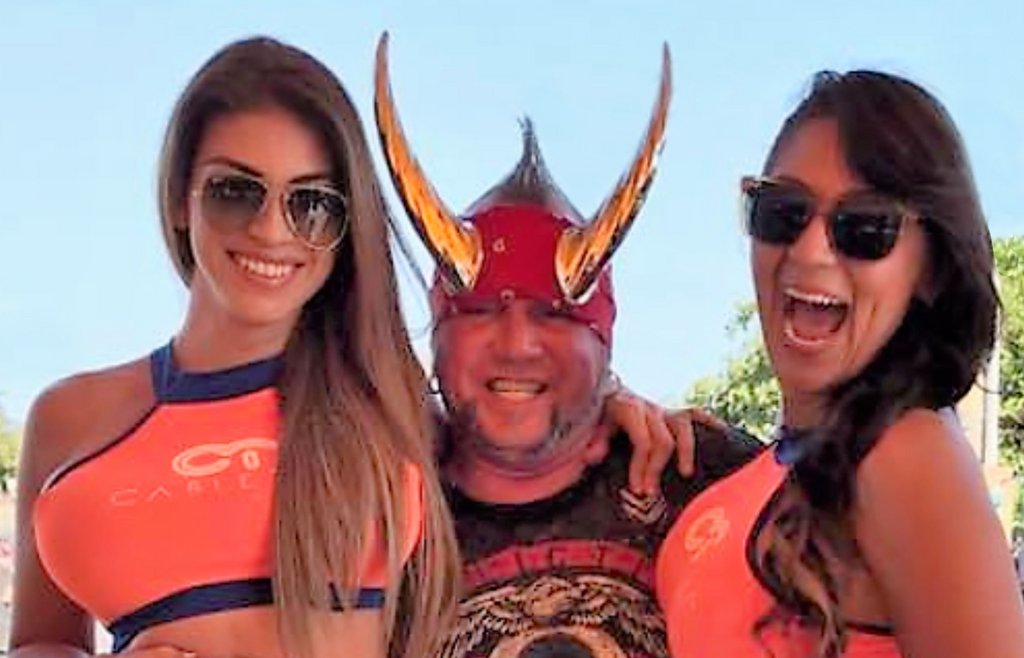 egauctions's tweet photo. Come see Horny Mike   as seen on: Counting Cars

"Share" for Yes, "Like" for Maybe  

Cars Stars - Rock 'N' Roll Festival
Click here for info: https://t.co/RQISzgFzk9

#HornyMike #PawnStars #CountingCars #AmericanRestoration #HornyMikeRoadShow #Coachella #PalmSprings #CarsNStars https://t.co/IpnVIhJy34