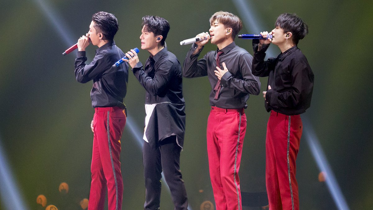 To_6kies's tweet photo. 제가 사용하려고 컴퓨터 배경화면용으로 편집한 사진 살짝 공유합니다!

위 두 사진이 원본(1920*1080)이고 아래 두 사진은 적용예시입니다

배경화면에 로고가 들어가면 아무래도 거슬려서 빼버렸으니 2차가공/타사이트 이동/배포 등 모두 금지합니다! 개인소장 부탁드려요🙏

#젝스키스 #배경화면 https://t.co/XuIf1vb6Em
