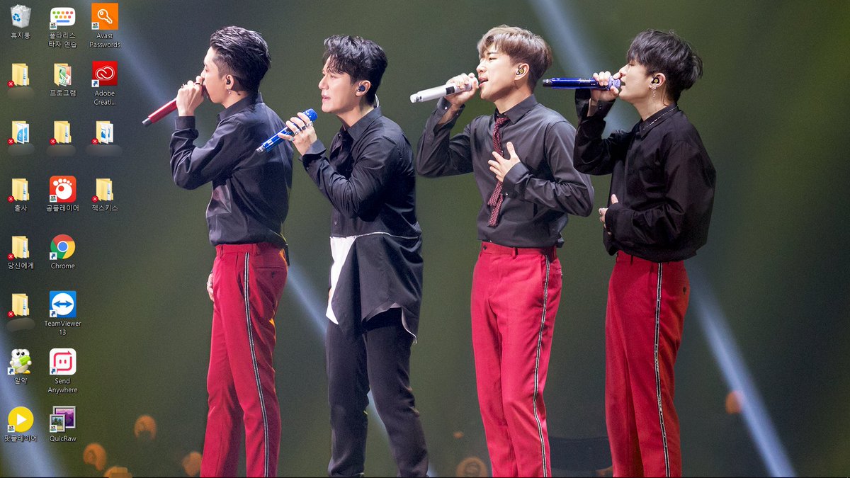 To_6kies's tweet photo. 제가 사용하려고 컴퓨터 배경화면용으로 편집한 사진 살짝 공유합니다!

위 두 사진이 원본(1920*1080)이고 아래 두 사진은 적용예시입니다

배경화면에 로고가 들어가면 아무래도 거슬려서 빼버렸으니 2차가공/타사이트 이동/배포 등 모두 금지합니다! 개인소장 부탁드려요🙏

#젝스키스 #배경화면 https://t.co/XuIf1vb6Em