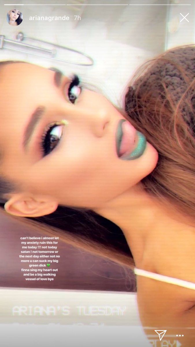 vibewithari's tweet photo. Glozell who? This lip color is everything ily @ArianaGrande https://t.co/DJGkeI9I2L