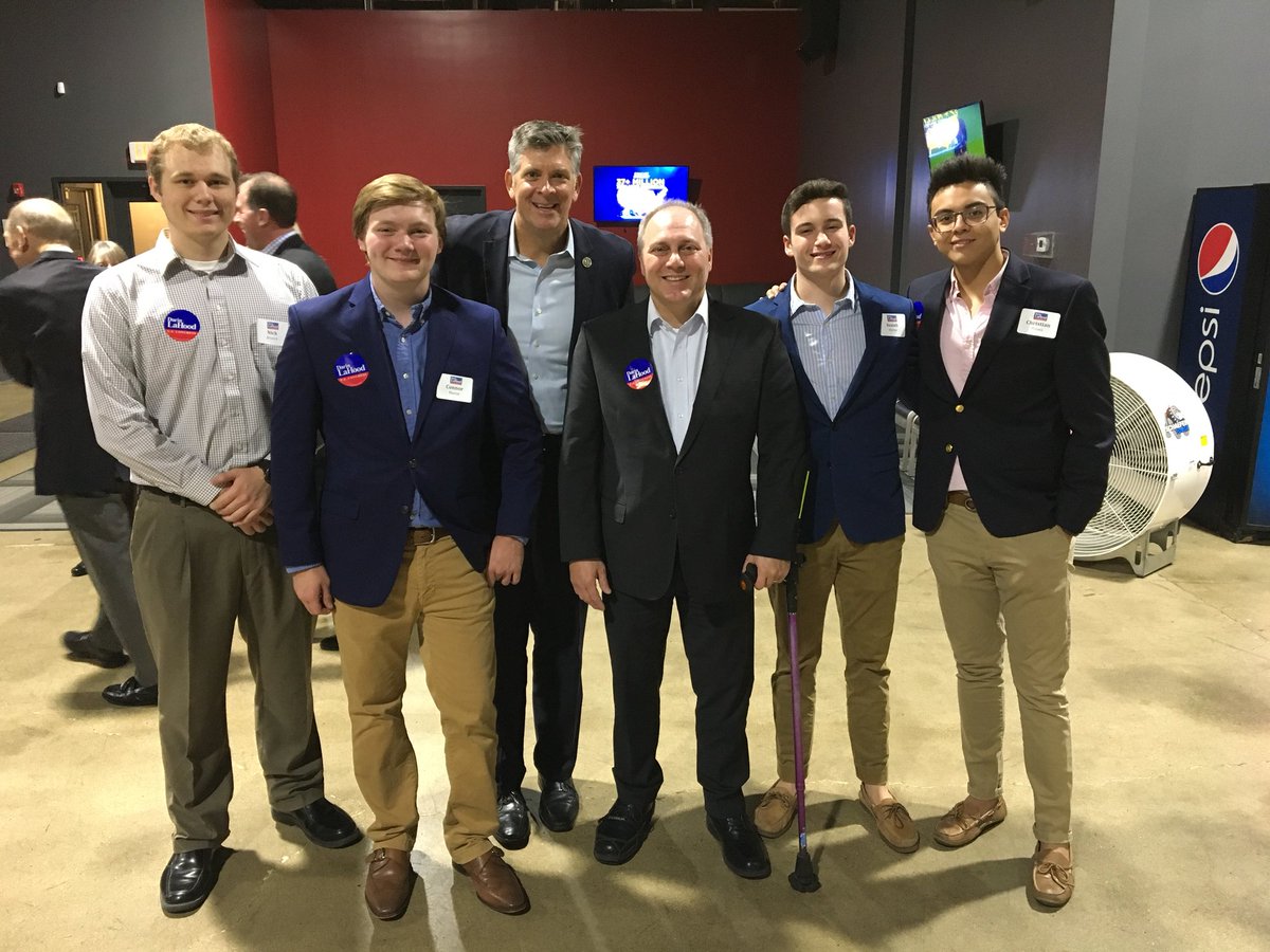 Bradley_GOP's tweet photo. We had an awesome time meeting with @SteveScalise and listening to his inspirational story. Thanks for inviting us @RepLaHood! 🇺🇸 🐘 https://t.co/TkOikDeN5u
