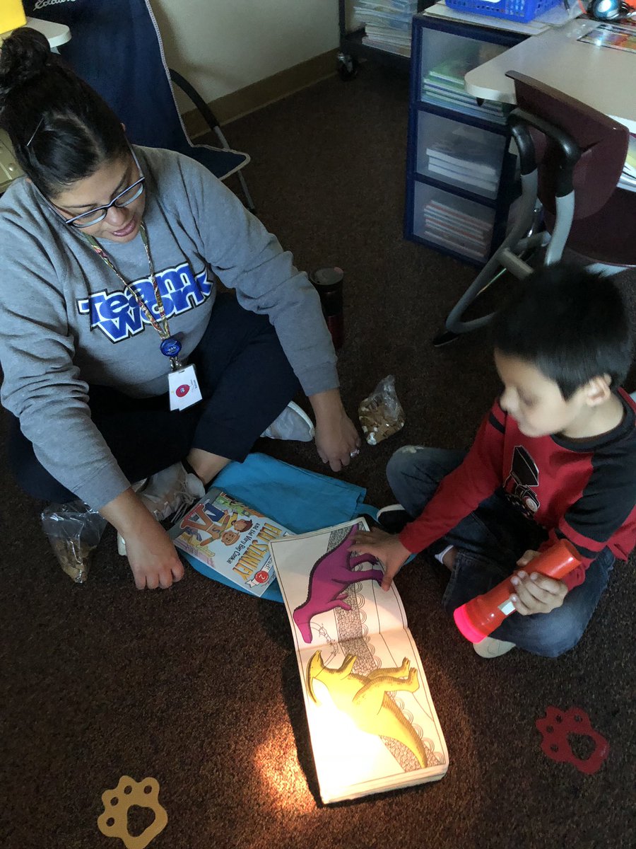 AwarreAnn's tweet image. Campfire reading... Great way to start the day!  #smorefun #flash_light_reading @CE_Cougars  @olatheschools