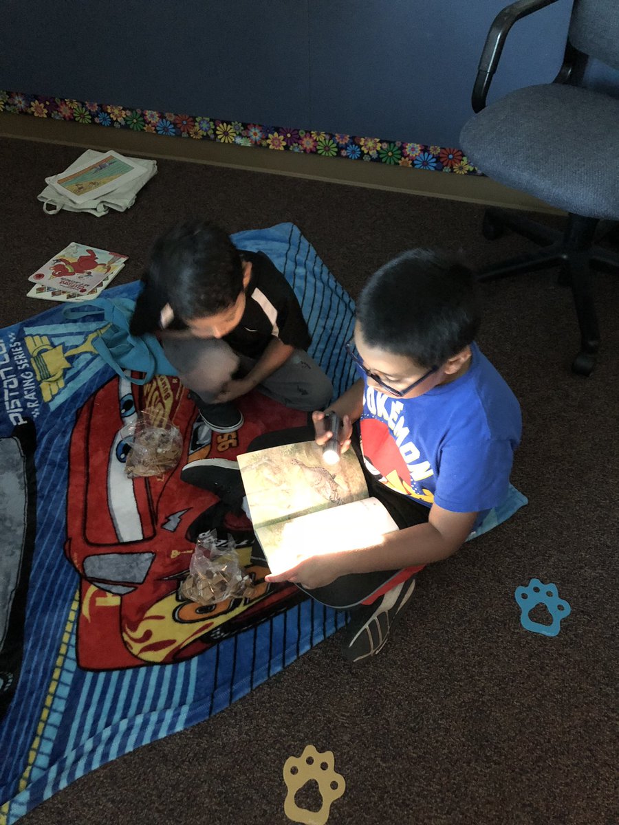AwarreAnn's tweet image. Campfire reading... Great way to start the day!  #smorefun #flash_light_reading @CE_Cougars  @olatheschools