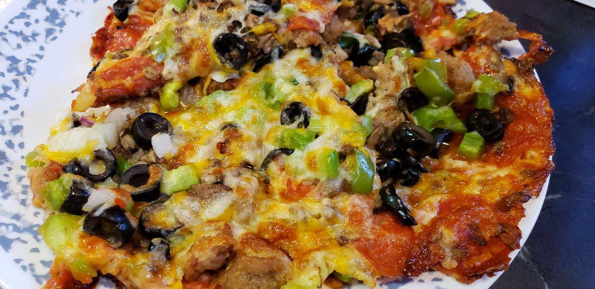 marlorahn's tweet photo. Crustless pizza from Papa Murphy's again...these things are so good 😀

#LowCarb #Keto #GetFit #GetHealthy #FeelGreat #LiveLife #LowCarbLiving #IntermittentFasting #MoreEnergy #FatLoss #BetterMood #BetterFocus #MentalClarity #LessCravings #BetterSleep #SustainableKeto #BetterYou https://t.co/iqqvcvZSFj
