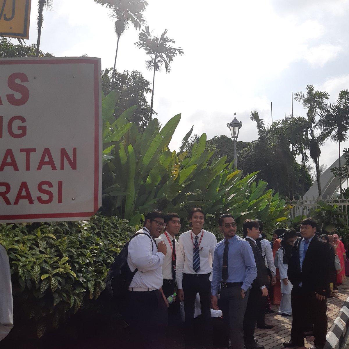 possaofficial's tweet photo. [LIVE UPDATE]
POSXCITEMENT WEEK
PARLIAMENT TRIP
17TH OCTOBER 2018 (WEDNESDAY)

#POSSAIIUM
#TOWARDSOUTSTANDINGLEGACY
#POSXCITEMENTWEEK https://t.co/Mx4rvBUMjk