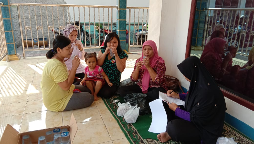 Pkm_cibatu's tweet photo. Pelaksanaan POMP Filariasi 10-10-2018 desa Cilandsak @Dadangjakaria23 @KecCibatu @dkk_purwakarta https://t.co/oy7DDzUDxz