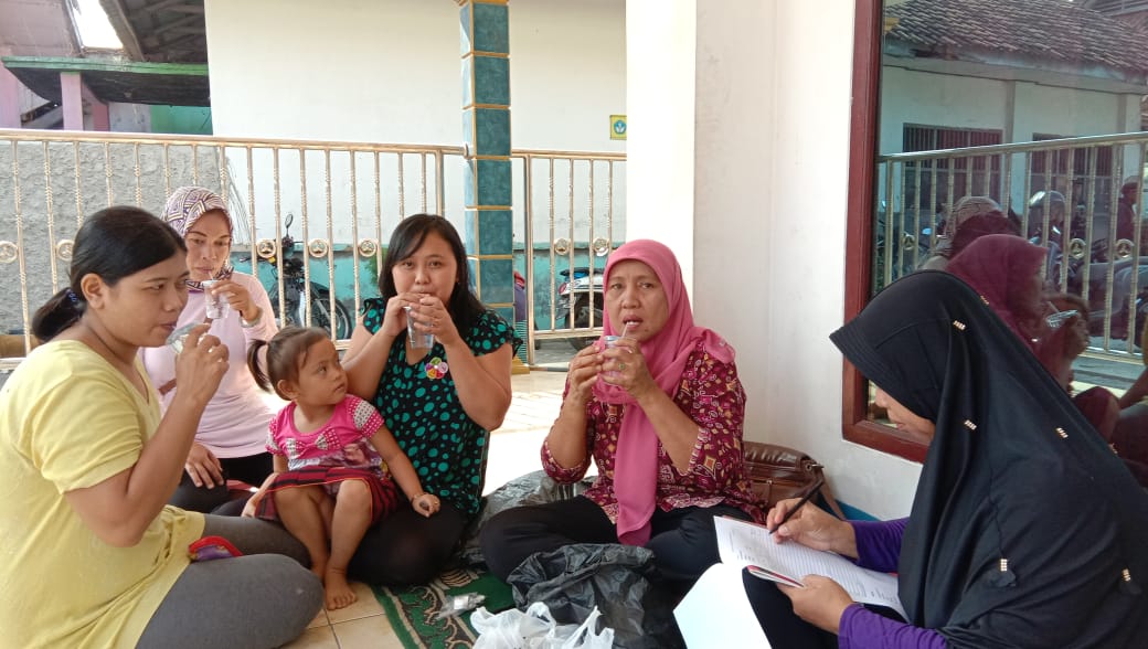 Pkm_cibatu's tweet photo. Pelaksanaan POMP Filariasi 10-10-2018 desa Cilandsak @Dadangjakaria23 @KecCibatu @dkk_purwakarta https://t.co/oy7DDzUDxz