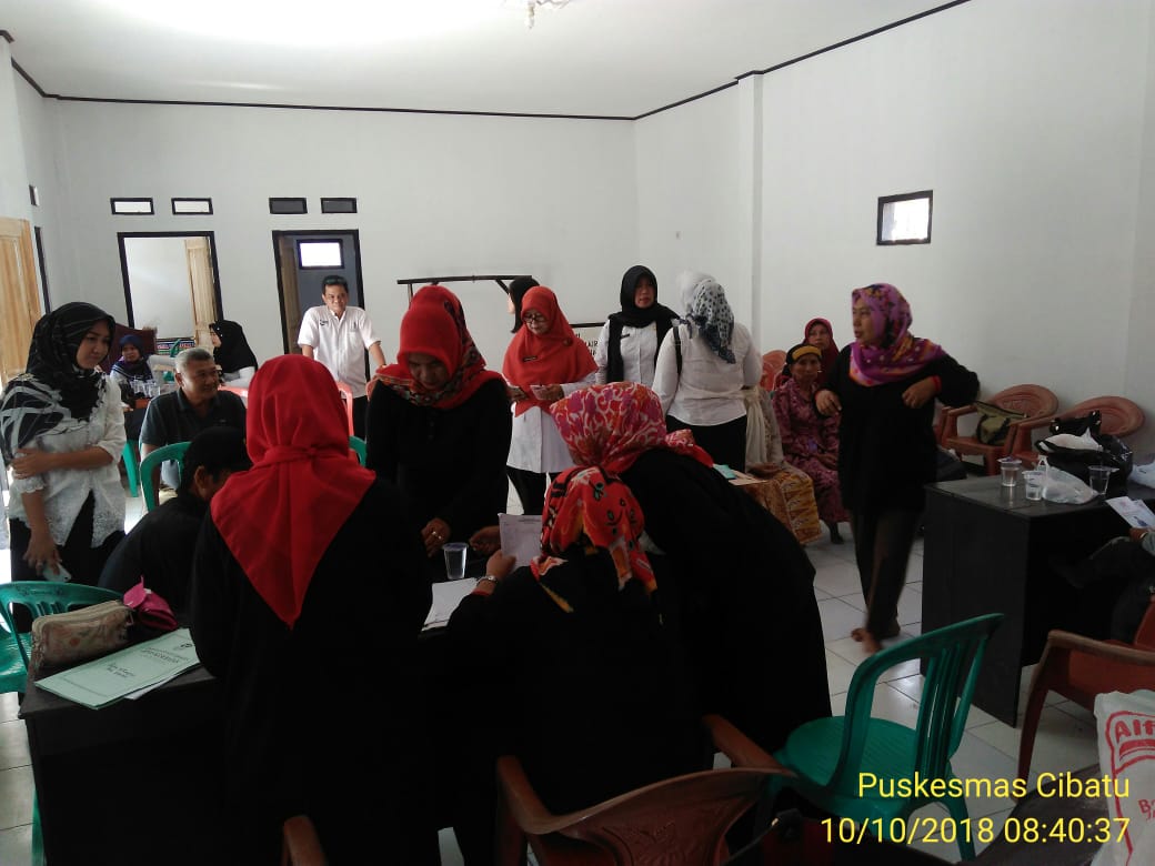 Pkm_cibatu's tweet photo. Pelaksanaan POMP Filariasis desa cikadu @KecCibatu @dkk_purwakarta @rizalyusrizal4 @fuadanol https://t.co/JkZsndbCyH