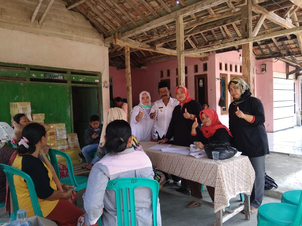 Pkm_cibatu's tweet photo. Pelaksanaan POMP Filariasis desa cikadu @KecCibatu @dkk_purwakarta @rizalyusrizal4 @fuadanol https://t.co/JkZsndbCyH