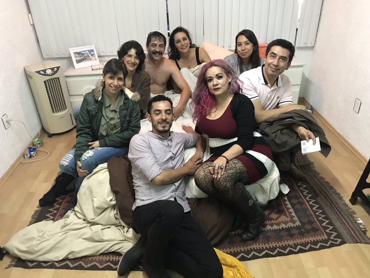 Seguimos en la cama y sin calzones