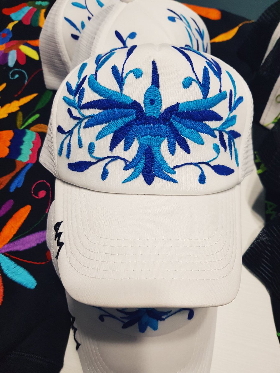 angelmelomusic's tweet photo. Ya están disponibles las gorras y la sudadera oficial, bordada a mano por artesanos Hidalguenses de San Nicolás de las flores, has tu pedido aquí !!! #Tenangos #ArteHechoaMano #GorraOficial https://t.co/vszOwvS27F