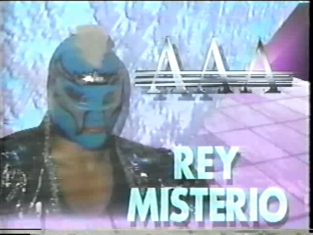 joshbmessenger's tweet photo. Rey with the callback to his early days with the mohawk on his mask. Love the subtle things he always does with his mask/gear. @reymysterio https://t.co/Fb8nmkSrYc