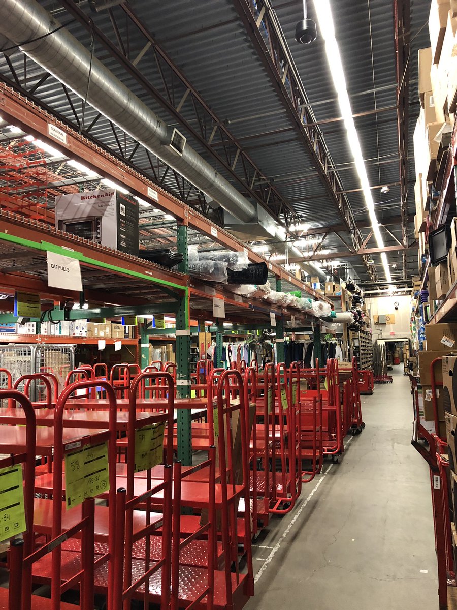 lindsaymtrainor's tweet photo. 663 Log leaders crushing space mgmt in October! 40+ pallet spots empty and ready to go! Not a single pallet on either side above the line! @jessy_lundin #backroombootcamp #space #bringonthefreight https://t.co/cra9rqQ4R1