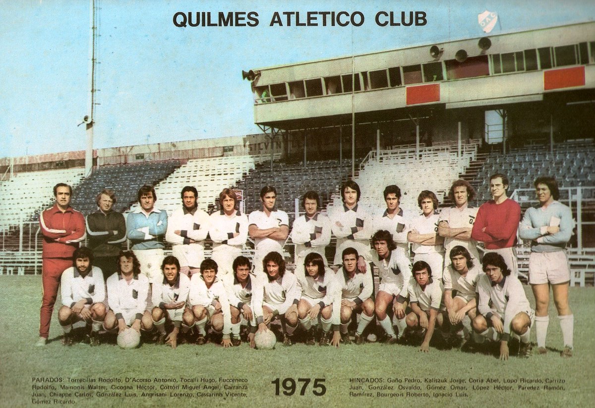 qacformaciones's tweet photo. #MesdeCampeones 1975. Torrecillas (PF), D'Accorso (DT),
Tocalli, Fucceneco, Mainonis, Cigogna, Cottón, Carranza, Chiappe, Luis González, Angrisani, Casarino y Ricardo Gómez. Gaño, Kaliszuk, Coria, Lupo, Carrizo, O.González, O.Gómez, H.López, Paredez, Ramírez, Bourgeois e Ignacio. https://t.co/UVNFYRoN2e