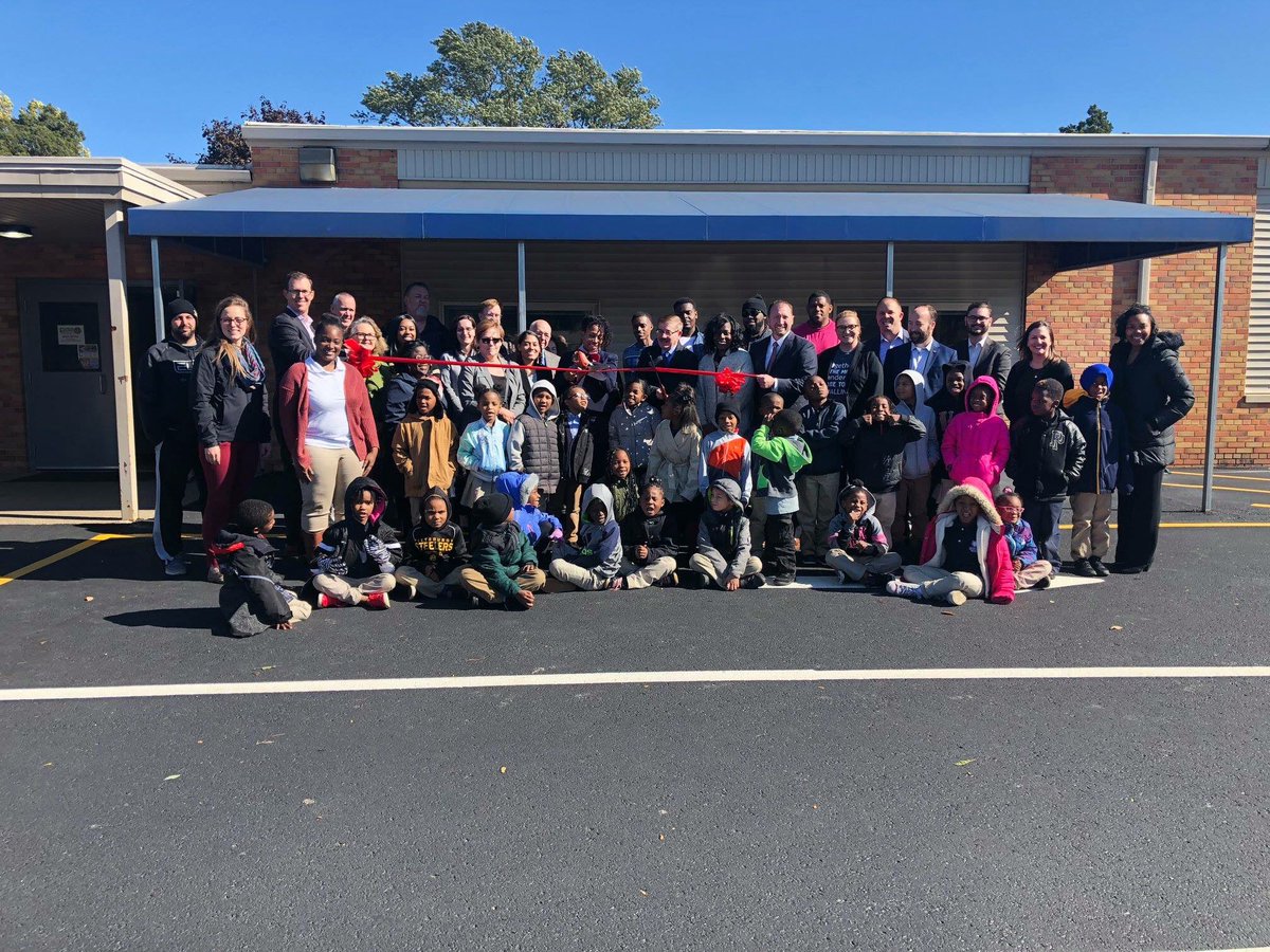 scott1639's tweet photo. Today was a GREAT DAY at our ribbon cutting ceremony for our new @Distinctive_Edu @DCPRedford campus! So grateful for our students, leaders, staff and families as we grow our #WeAreDistictive family! #6 #BeDistinctive https://t.co/XDfxM9XDGv