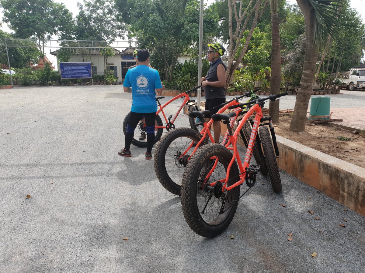 Vandeth19's tweet photo. Countryside and Charity Bike
BLUE FROG BIKE has been training and mentoring thirty poor students for nonprofit, from grade ten to grade twelve rural high schools in Siem Reap. Indirectly help them and survive their study automatically. 
https://t.co/5xC8yVVWgY https://t.co/Yd2lorairN