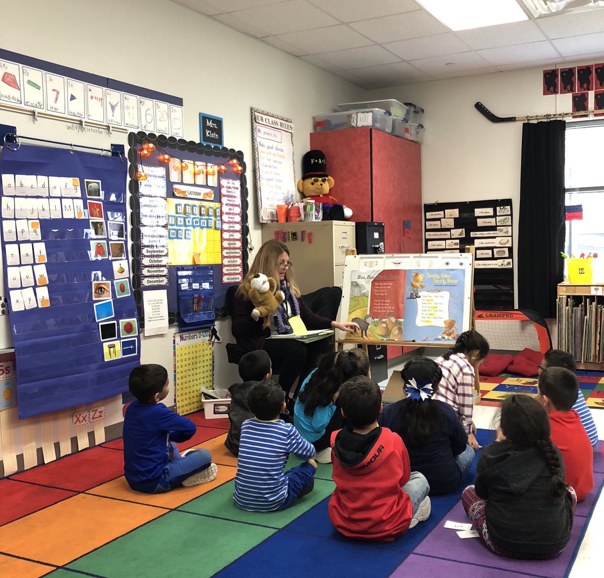 lynnsedillo1's tweet photo. βThe most valuable resource teachers have is each other.β~
Mrs. Klein did a phenomenal job modeling an Open Court Phonics lesson for her team & colleagues today!! #Leo #HighlighterTape #LetterExperts #HaysLit #ShesShinesBright @LilysGram63 https://t.co/FughtPK5WD