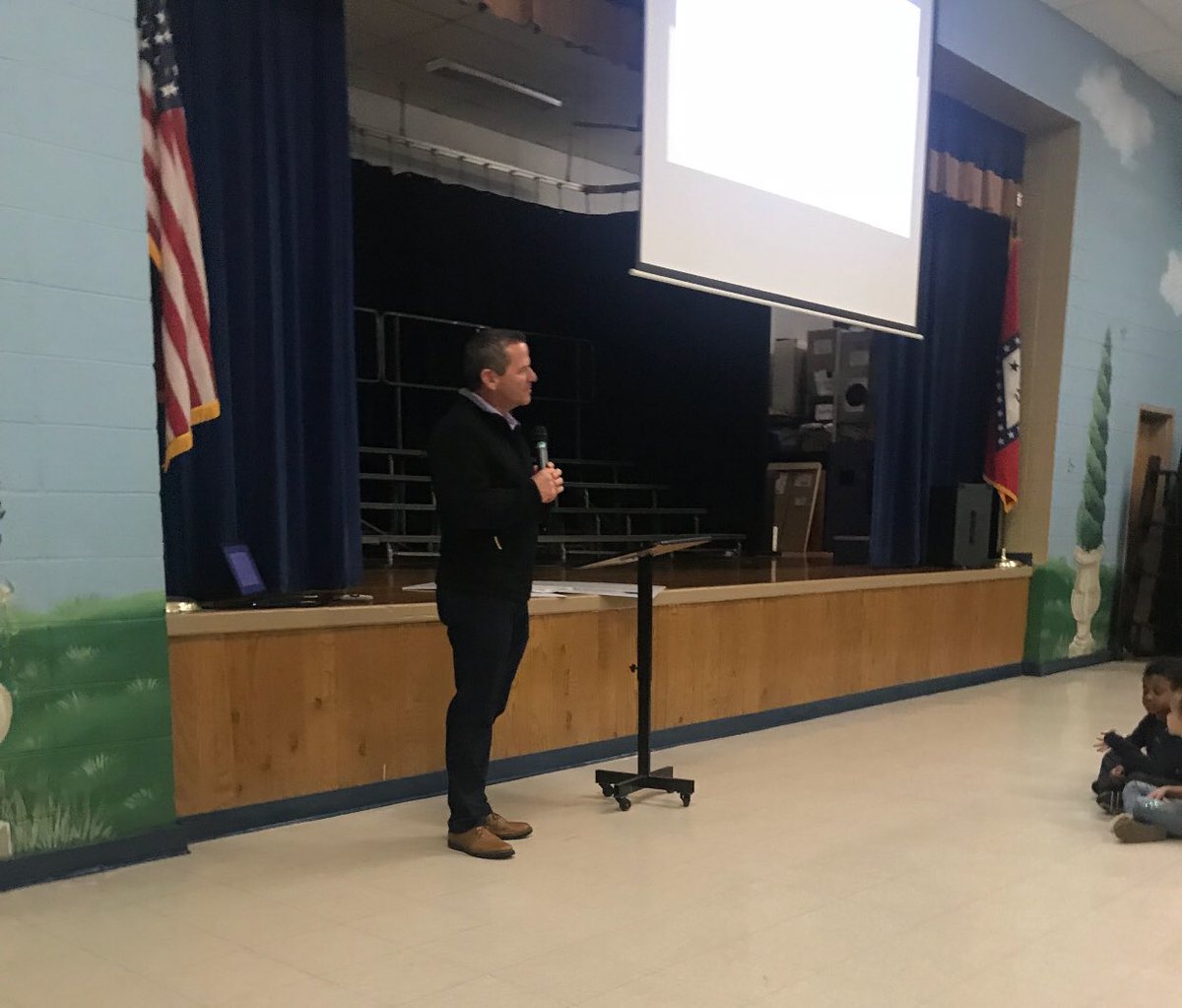 CityHeightsElem's tweet photo. Thanks to Mayor Freeman, Jamie Hammond and Kevin Bell for joining us today to celebrate our students and staff! @CityofVanBuren @jkevinbell @VBPD400 https://t.co/2hQJPnyhJF