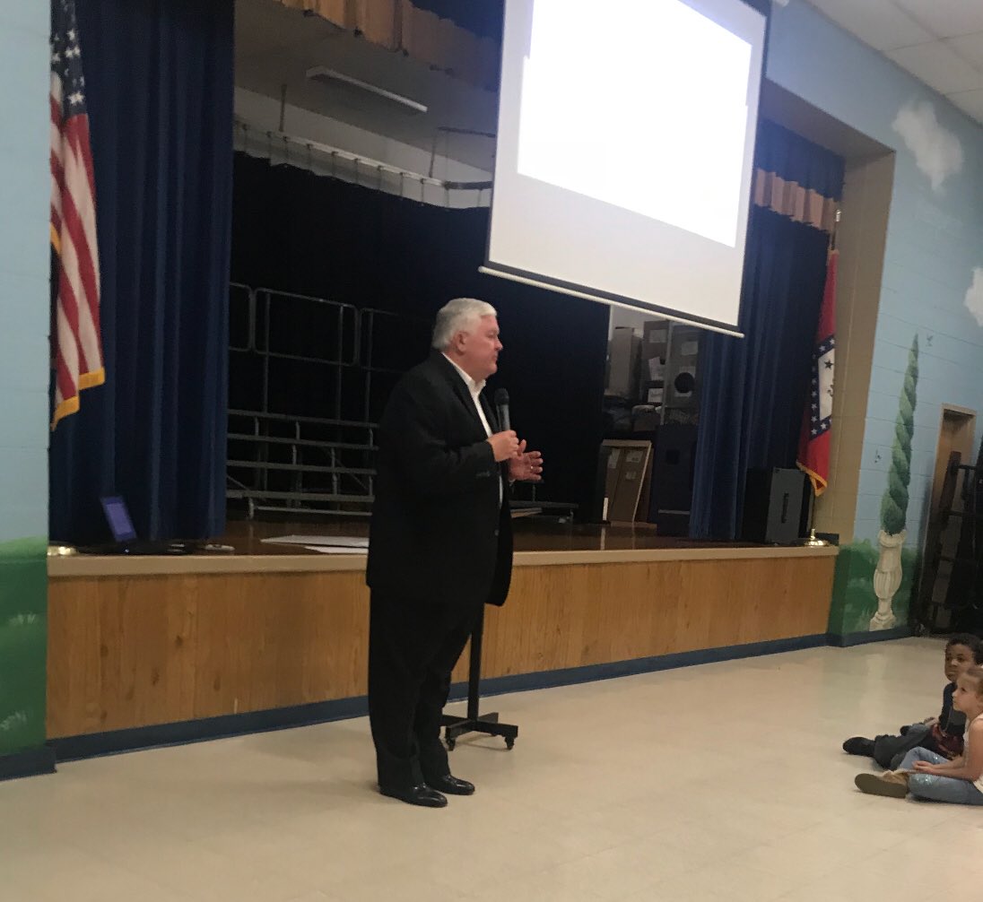 CityHeightsElem's tweet photo. Thanks to Mayor Freeman, Jamie Hammond and Kevin Bell for joining us today to celebrate our students and staff! @CityofVanBuren @jkevinbell @VBPD400 https://t.co/2hQJPnyhJF