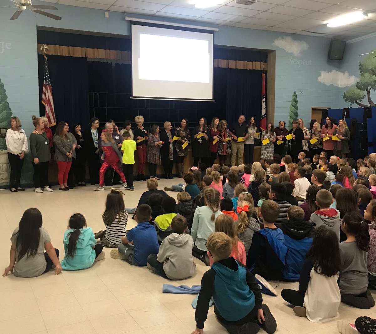 CityHeightsElem's tweet photo. Thanks to Mayor Freeman, Jamie Hammond and Kevin Bell for joining us today to celebrate our students and staff! @CityofVanBuren @jkevinbell @VBPD400 https://t.co/2hQJPnyhJF