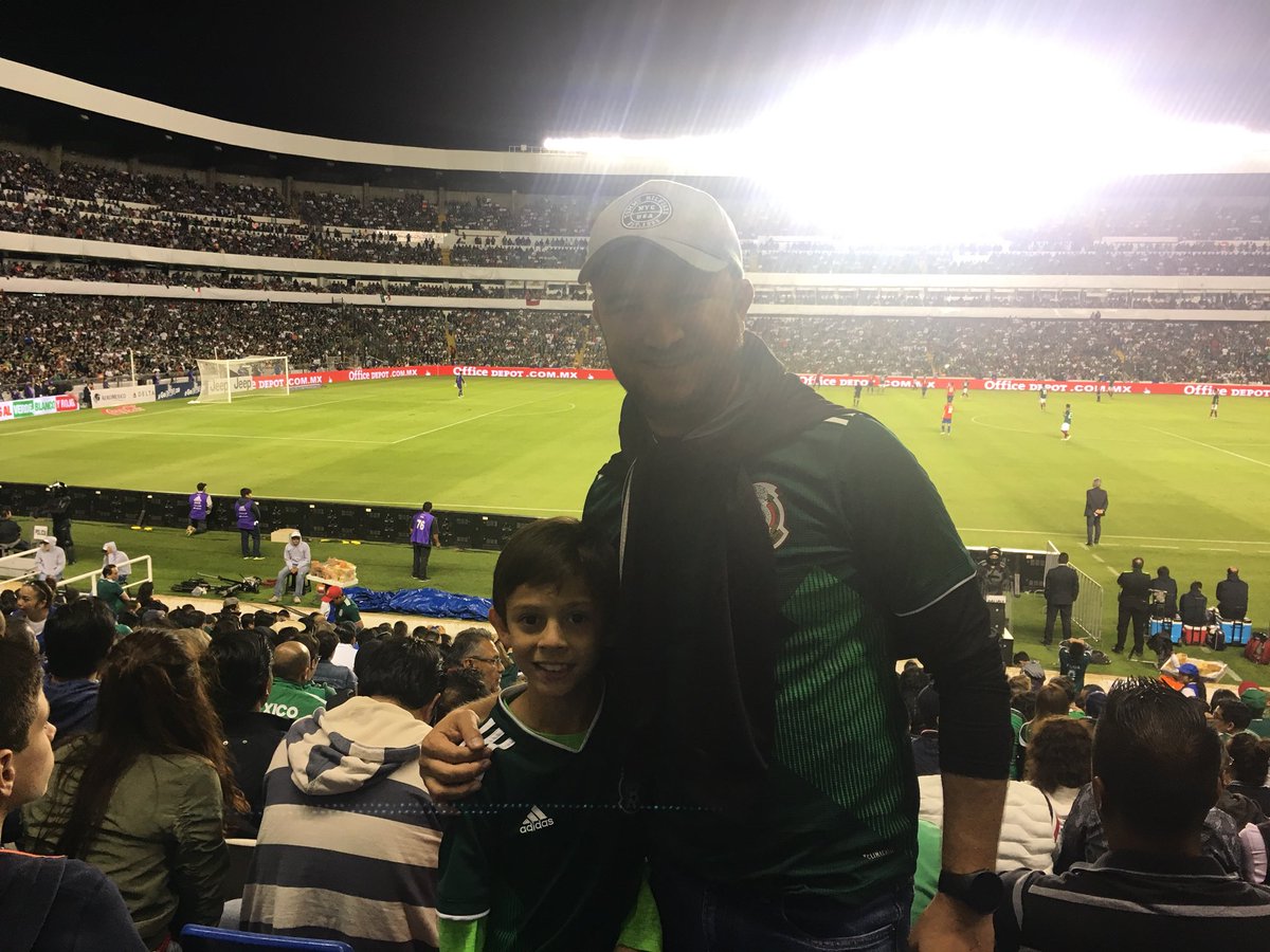 dbonillamx's tweet photo. Viendo a @miseleccionmx vs @LaRoja de las cosas que adoro del #futbol es compartirlo con los míos #DanyJr 😍⚽️🙏🏻 https://t.co/JOPins1P5s