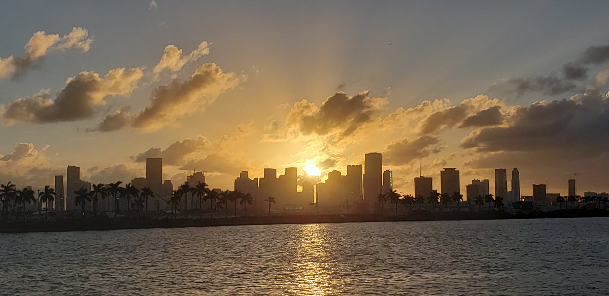 MeganHolstein's tweet photo. Wonderful evening cruising around Miami with @fineos clients @ the #FINEOSGlobalSummit18 https://t.co/eoygyKoyy2