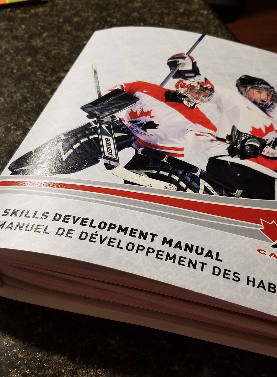 LisaHogan2222's tweet image. Just some light bedtime reading for my @LGHALynx Atoms. #HockeyLife #CoachLife #NeverTooOldToLearnNewTricks  @LGHALynx
