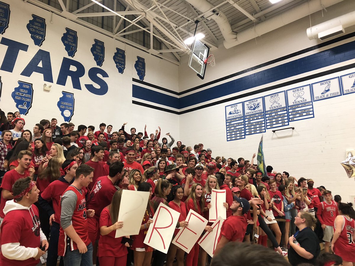 JacobsenSCN's tweet photo. What a night at the #scnhoco2018 volleyball championship-
Seniors finished off an epic comeback over the juniors for the title
Freshmen pulled off the big upset over the sophomores for 3rd place #braggingrights https://t.co/ZFsWEhLF3W
