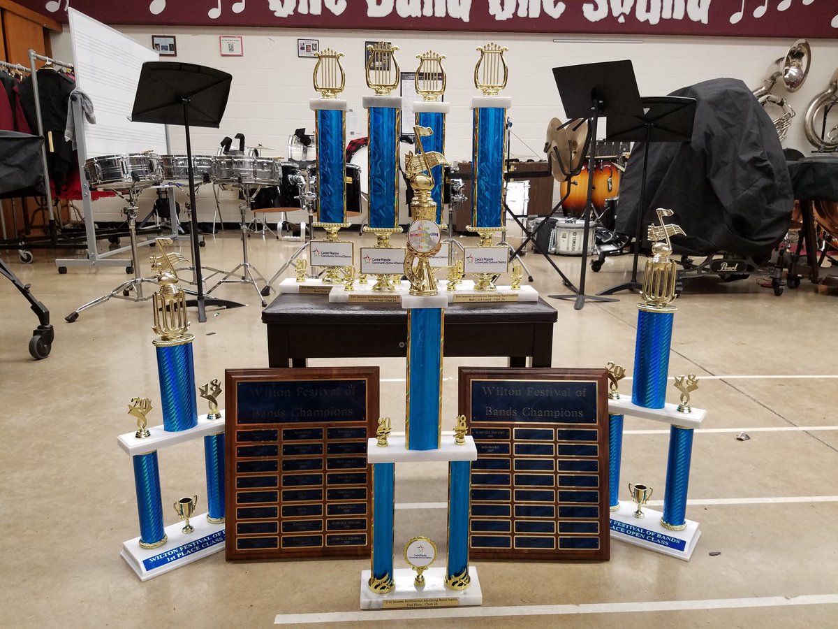 BwareofNLBands's tweet photo. 2 weekends and a lot of hardware brought home by the Lynx Marching Band. However, we are certainly glad we now get to rehearse inside as the Lynx (warm and sitting down) Concert Band. #babyitscoldoutside https://t.co/cD7m1mlBZM