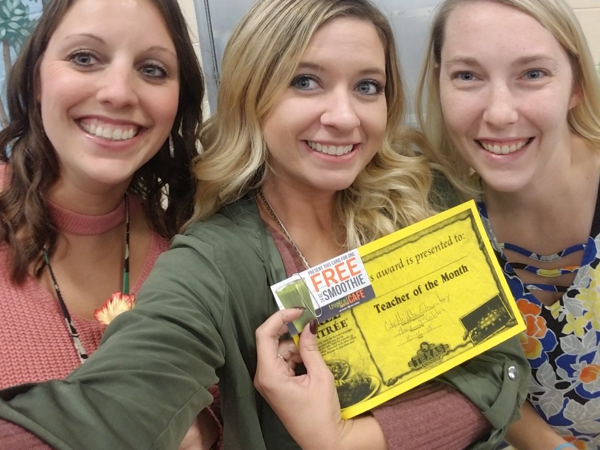 ChelseaMeJones's tweet photo. I love my 4th grade teaching crew! @BrandiDeffenba1 @CityHeightsElem #4thgraderocks #myteachingfamily https://t.co/mlAZ2X7Nyl
