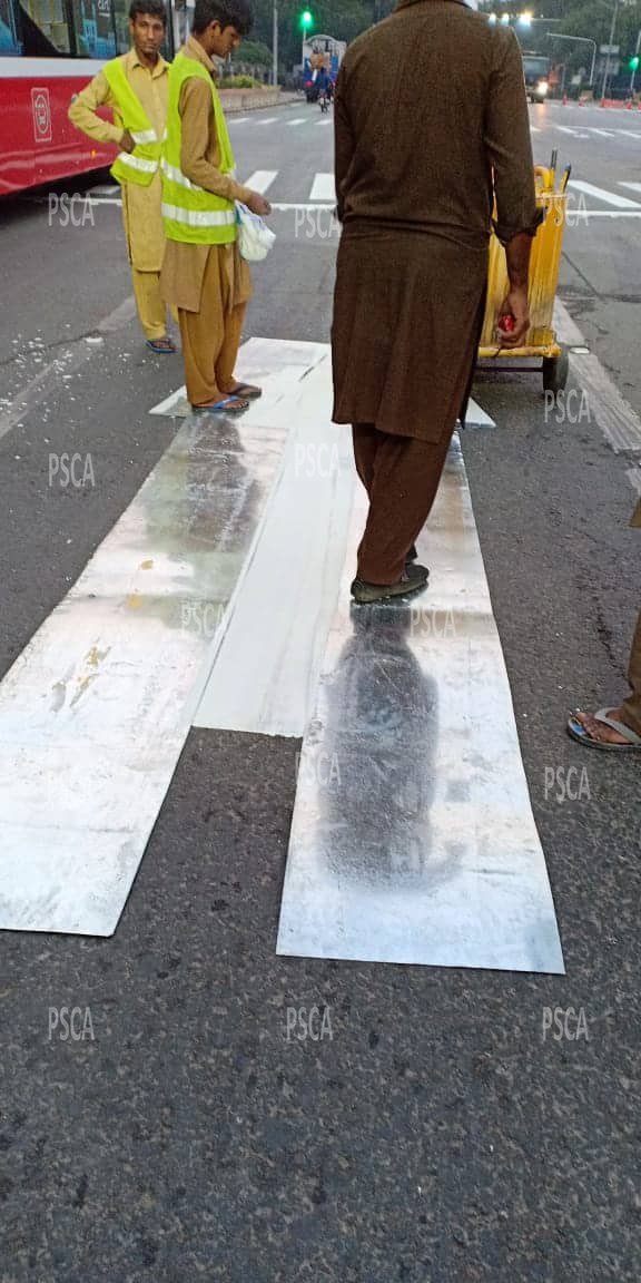 PSCAsafecities's tweet photo. #PSCA expresses gratitude to the Lahore High Court, Mayor of #Lahore &amp; Team #MCL for supporting &amp; consolidating #PSCA's Intelligent Traffic Management System and #EChallaning initiative by reinforcing Traffic strips &amp; drawings across the city for optimum efficiency.

#PPIC3 #Road https://t.co/ef749GtcPH