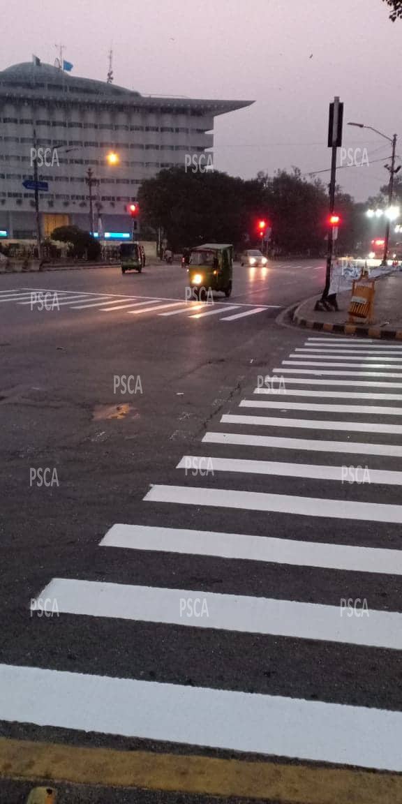 PSCAsafecities's tweet photo. #PSCA expresses gratitude to the Lahore High Court, Mayor of #Lahore &amp; Team #MCL for supporting &amp; consolidating #PSCA's Intelligent Traffic Management System and #EChallaning initiative by reinforcing Traffic strips &amp; drawings across the city for optimum efficiency.

#PPIC3 #Road https://t.co/cQDpMmGXIe