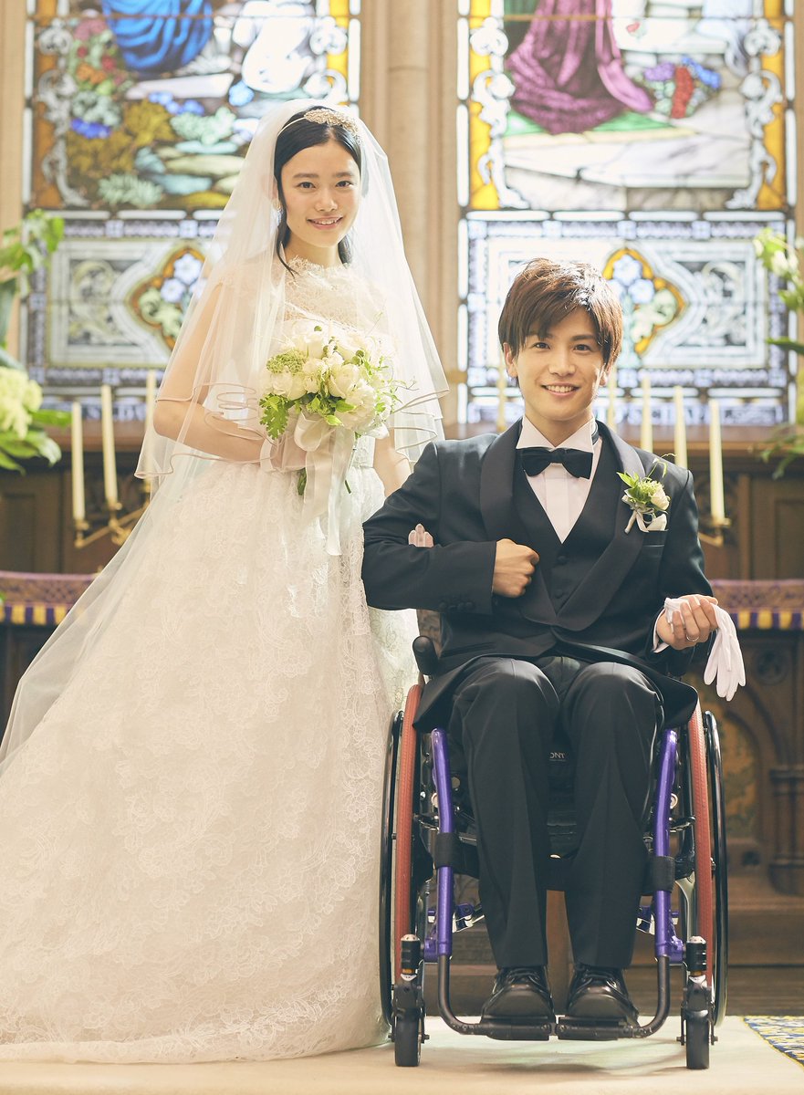 pworld_movie's tweet photo. 👫幸せそうな笑顔の瞬間…🌸

樹とつぐみの、最も幸せな瞬間が切り取られたウェディング姿の場面写真が解禁💒💕

黒のタキシードを身にまとった #岩田剛典 さん🤵、初のウエディングドレス姿を披露した #杉咲花 さん👗✨
ぜひ劇場でごらんください！😍👏

#パーフェクトワールド https://t.co/ruQRCmH8nD