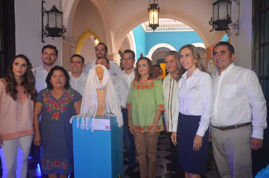 laRepublica_p's tweet photo. #MunicipioDeChampotón Una destacada participación en el XVII Premio Estatal de Artesanías “Cultura Maya del Estado de Campeche 2018” organizado por el INEFAAC, tuvieron los artesanos de #Champotón y en la cual se reconoció el arte de estos artífices. https://t.co/RBxQuJpMOX https://t.co/Ni2sx1lowm