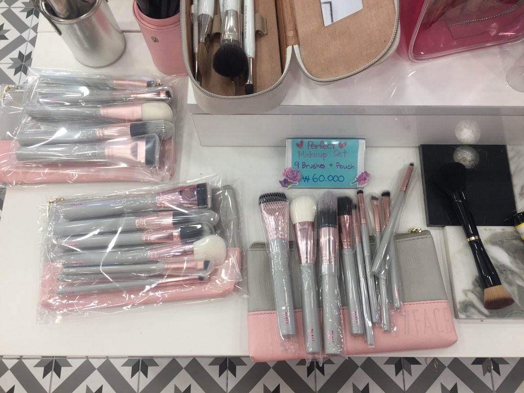 inkoreacosme's tweet photo. แปรงแต่งหน้า7face ฮงแด
เรท0.038 ไม่คิดค่าหิ้ว
ส่งของ23/10📦
ใครอยากได้แปรงขนสัตว์ก็มีนะค้า ที่ลงเป็นแปรงขนสังเคราะห์ค่า
#รับหิ้วเกาหลี #7face #7facebrush https://t.co/VROCAFoIJv