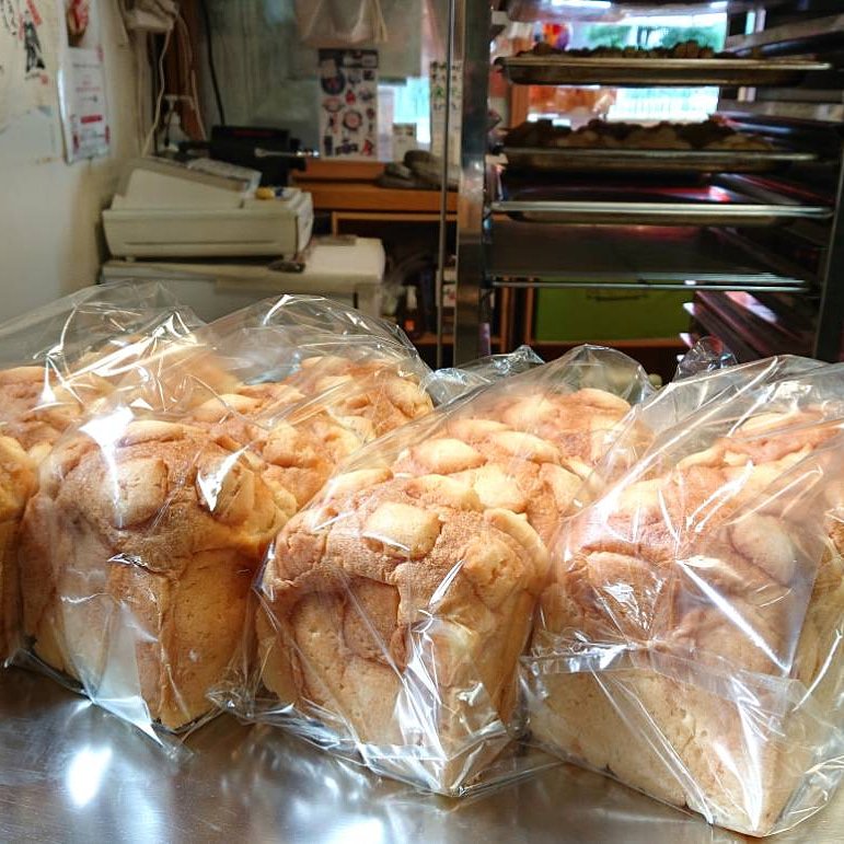 techu711029291's tweet photo. 『世界で２番めにおいしい焼きたてメロンパンアイス』渋谷公園通り店では、🍞食パン通常550円を400円に更に店員と✊✌️✋ジャンケンをしてお客様勝ったら何と 🍞 300円にさせて頂きます(^o^)v

#渋谷に来たら焼きたてメロンパンアイス #メロンパンアイス #バニラ #渋谷 #公園通り #ジャンケン #🍞食パン https://t.co/1Uxa1c1qMs