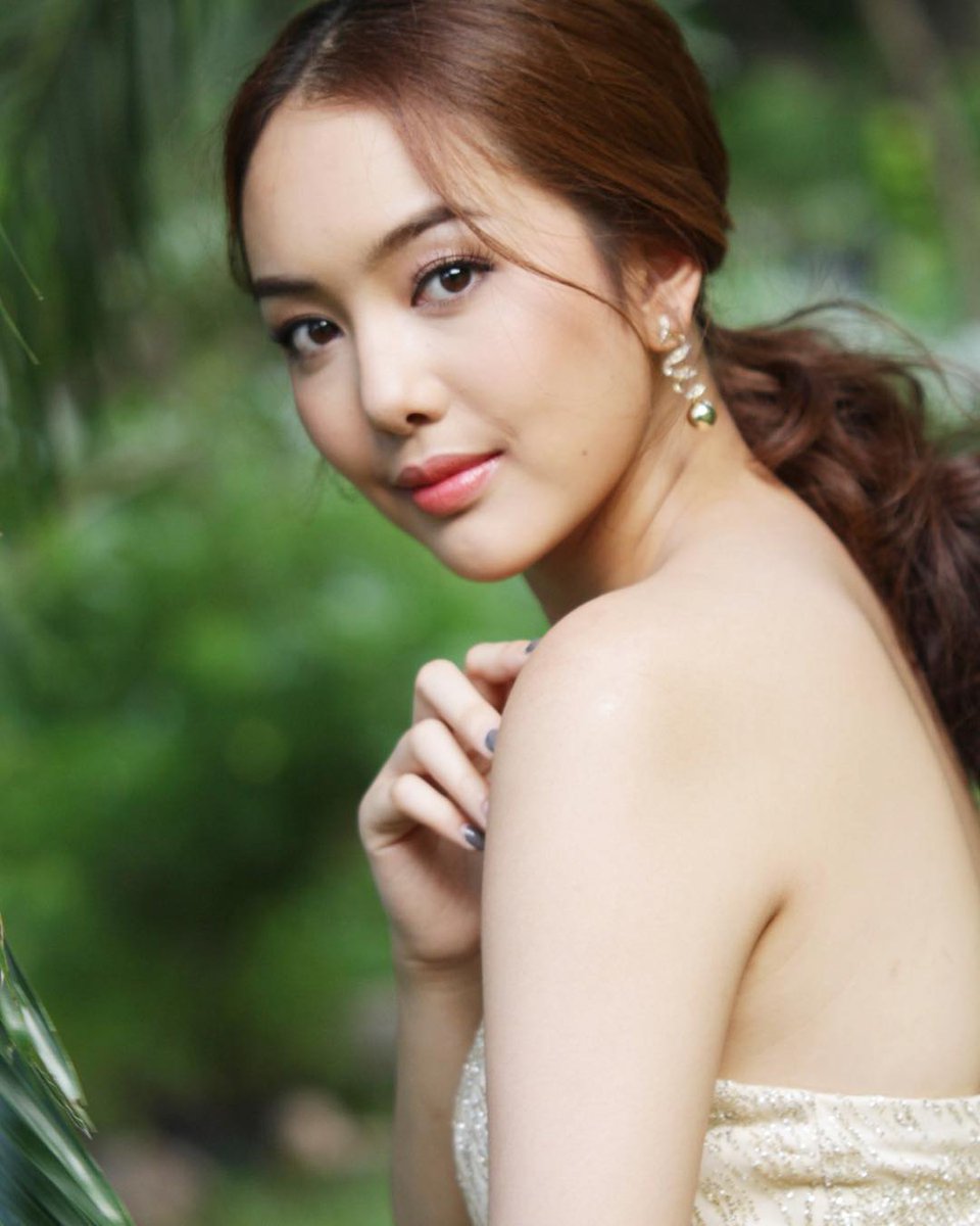 อย่าเกลียด #น้องเนมปาหิน เลยนะคะ คนขาดความรัก โดนพี่เอิร์ธเทมา ใจเลยเซมาหาอาจารย์พฤกษ์คนดี  #แก๊ปชนกสุดา กับบทสุดหิน #ริมฝั่งน้ำ #ศุกร์เสาร์นี้ตอนจบ ig paujinjong