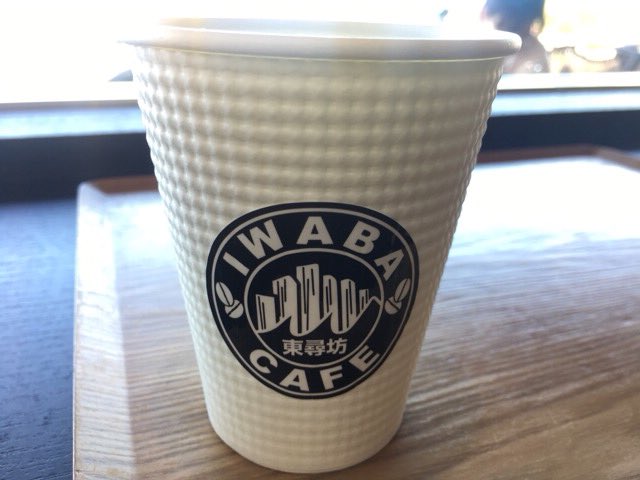 fukuimeshi's tweet photo. 福井県の名勝:東尋坊にあるスタバならぬIWABA cafe!鳥取県の砂場珈琲をパクったCafe、他県を真似たネーミングセンスには、ちと恥ずかしいかも(笑)
#福井県 #東尋坊 #IWABA https://t.co/V0Q5yKpcCw
