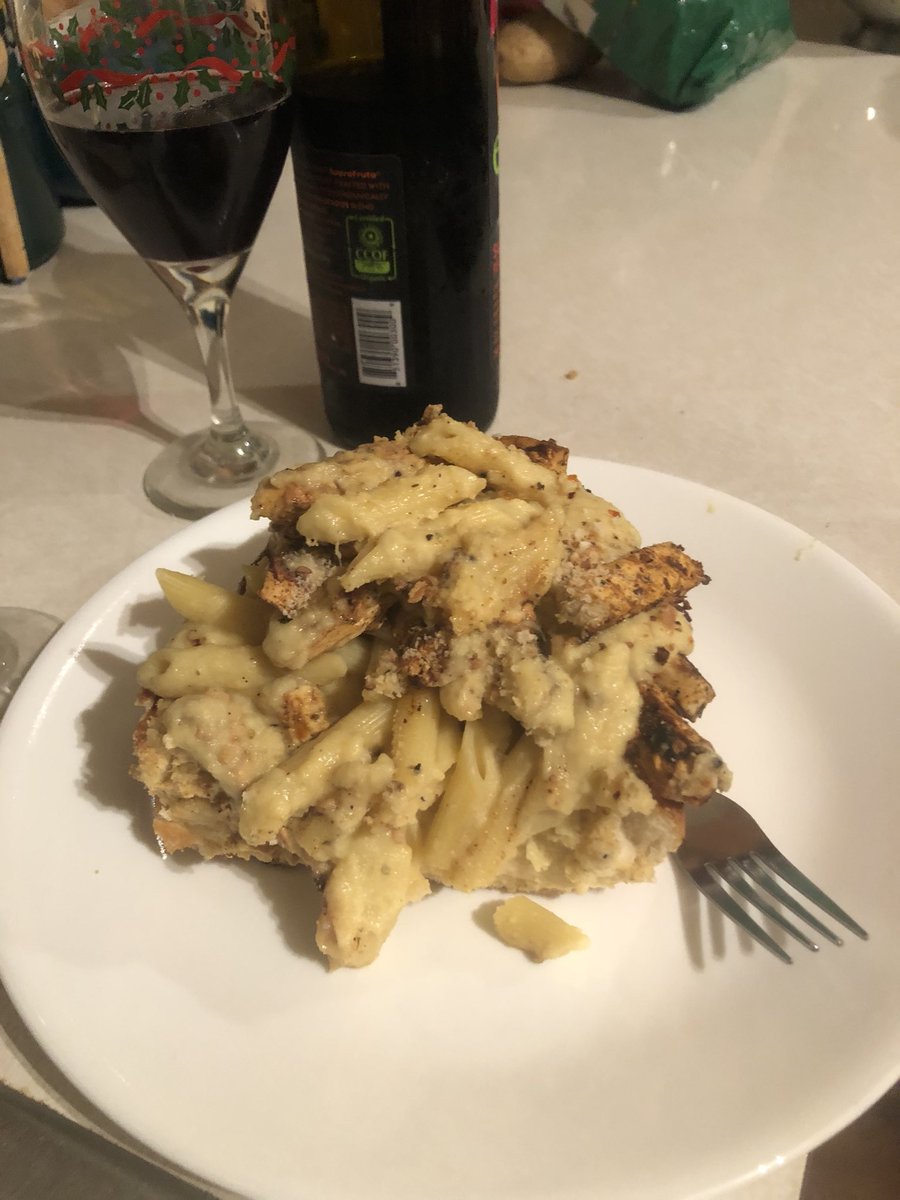 I DID IT!!!!
vegan cajun chicken alfredo stuffed garlic bread 🤤🤤🤤